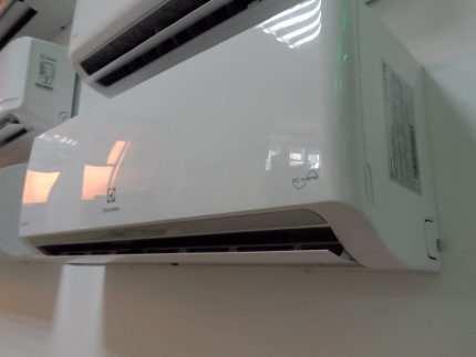 Климатици на марката Електролюкс в магазина Модели Електролюкс на изложбен щанд