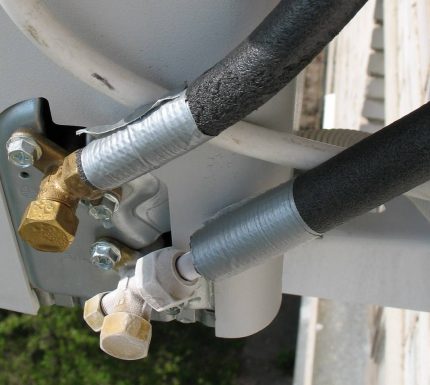 Vereisung des Rohrs der Split-Klimaanlage