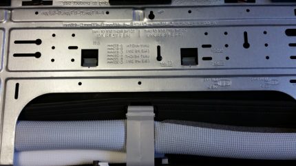 Технически характеристики на сплит система LG на табелата Задна панел на вътрешното тяло LG P07EP