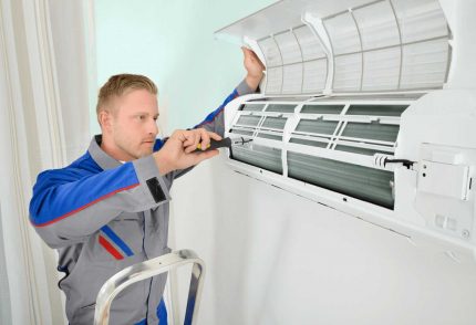 Монтаж на вътрешния блок на системата Монтаж на климатик LG