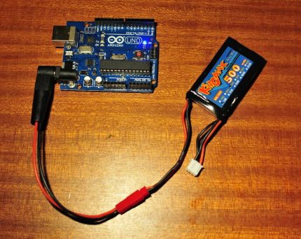 Източник на захранване за процесора Ардуино Захранване на платката Arduino от батерии