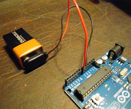 Захранване на Arduino от комплекта батерийки Захранване на Arduino от комплекта батерийки