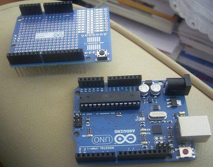 Материнска платка и Proto Shield Материнска платка и Proto Shield