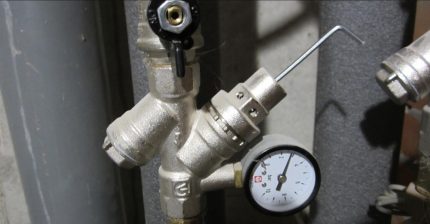 Wasserdruckminderer mit Manometer