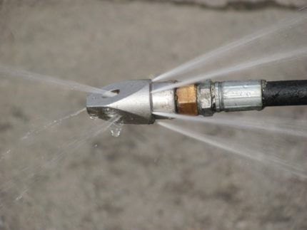 Устройство за хидродинамично промиване на канализация