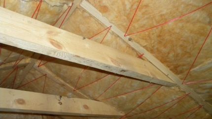 Фиксиране на минералната вата Фиксиране на минералната вата с конец