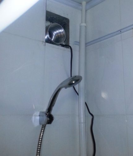 Otvor na odvod odpadového vzduchu Otvor do vetracej šachty