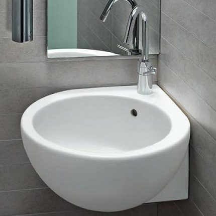 Kompaktes Waschbecken aus Sanitärsteingut