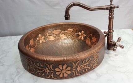 Kleines Metallwaschbecken