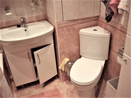 Ъглова тоалетна в интериора
