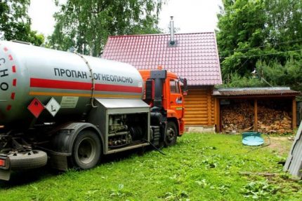 Зареждане на газхолдера от камион