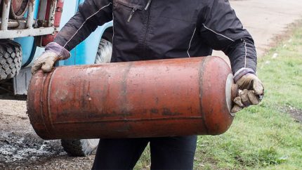 Неправилно транспортиране на газова бутилка.