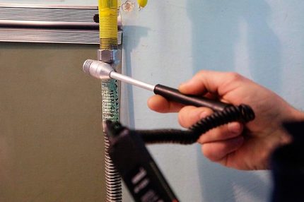 Газоанализатор за проверка на херметизацията на съединенията