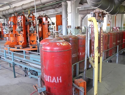 Бутилки на газопълнателната станция