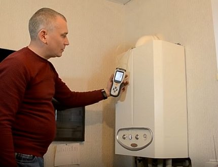 Измерване на нивото на разреждане вътре в камерата на горене