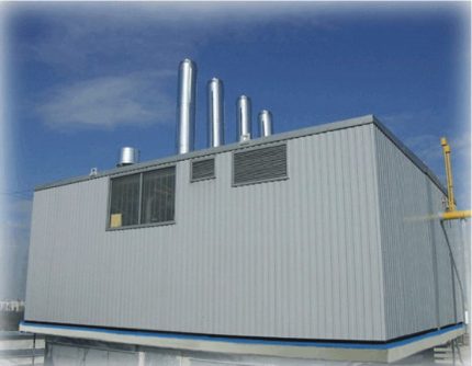 Котелно помещение за газово оборудване на покрива на многоетажна сграда