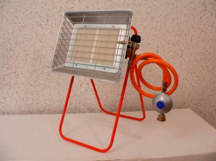 Метална конструкция на ИЧ излъчвателя