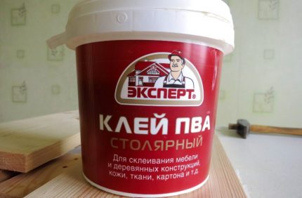 Дърводелско лепило ПВА за работи с дървени повърхности