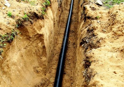 Траншея под газова тръба