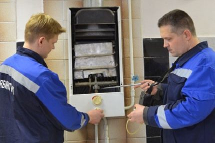 Spezialisten des städtischen Gaswerks
