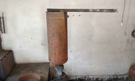 Ъгълникът е заварен към башмака