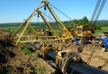 Строителство на газова магистрала в поле