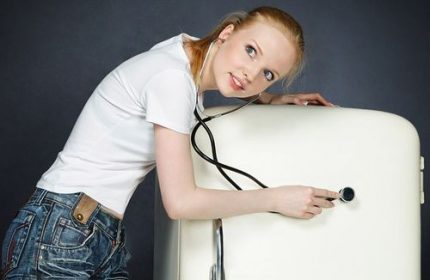 Laute Betriebsgeräusche des Kühlschranks