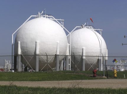Огромни газхолдери за съхранение на газ