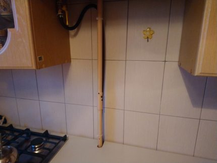 Разположение на кухненските мебели спрямо газовата тръба