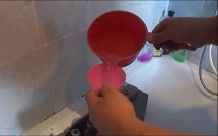 Измиване на тръбата на топлообменника от котлен камък