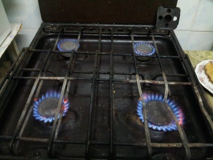 Газът гори за отопление на помещението