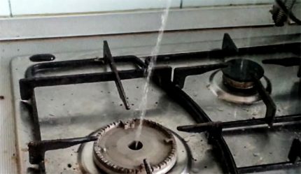 От горелката излиза вода вместо газ