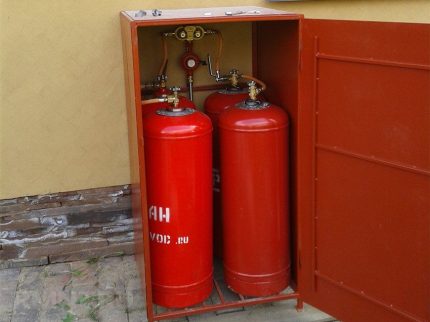 Шкаф за няколко бутилки