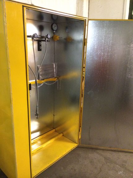 Общ вид на шкафа за газови балони