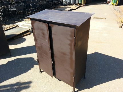 Самостоятелно изработен шкаф за газови бутилки