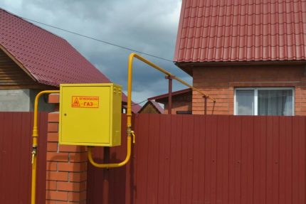 Кутия с газомер до къщата Кутия с газомер до къщата