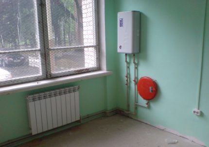 Installation eines Einkreiskessels für autonome Heizung Installation eines Einkreiskessels für autonome Heizung