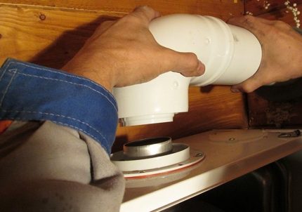 Демонтаж на комина за почистване
