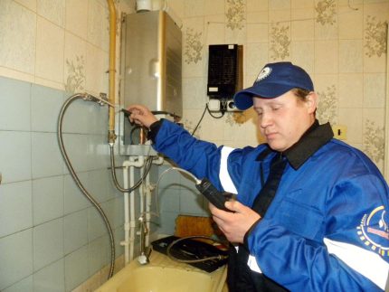 Проверка за изтичане на газ Теч на газ