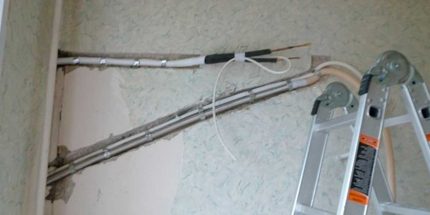 Монтаж на комуникациите на климатика