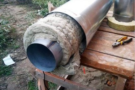 Изолация на вентилация със стъклена вата