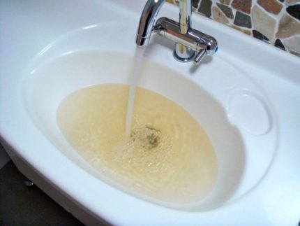 Мръсна чешмяна вода