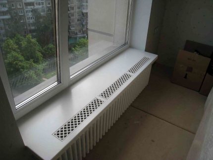 Вградена вентилационна решетка в перваза