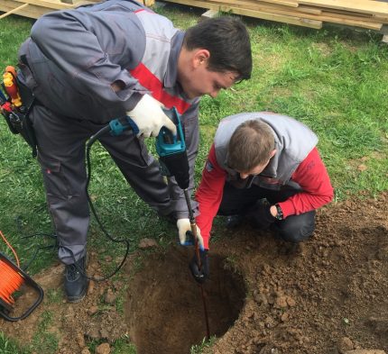 Installation der Erder im Erdreich
