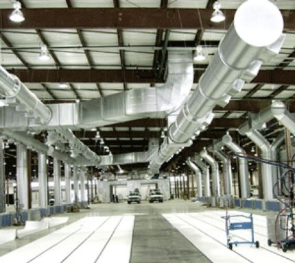Lüftungsanlage in einer Fabrik