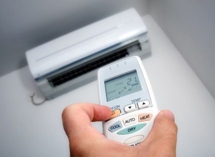 Процес на настройка на дистанционното за климатик
