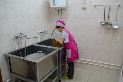 Миялно помещение на хранителния блок Важността на контрола на нивото на влажност в миялните на хранителния блок.