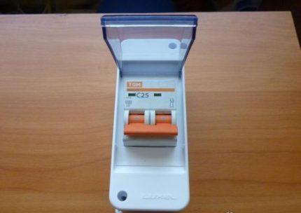 Монтаж на прекъсвач в отделна кутия