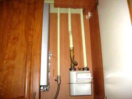 Маскиран газомер и тръби