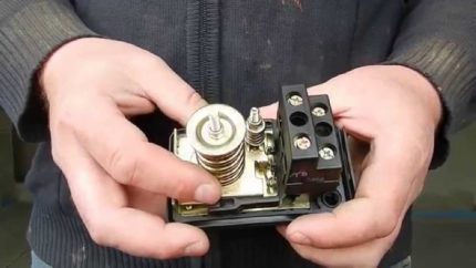 Регулировъчни пружини на релето Регулировъчни пружини на релето